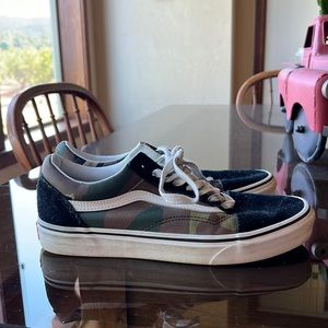 VANS Sidestripe Old Skool Shoe, Size 9.5, Color Black and Camo.
